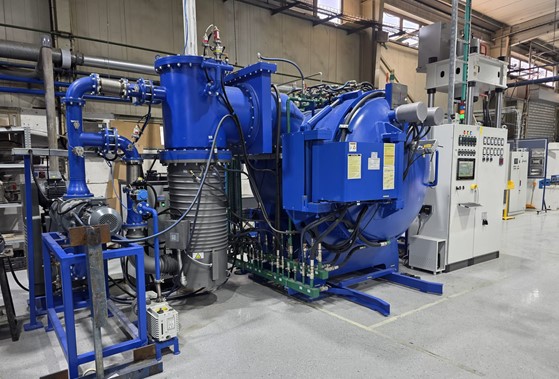 Vacuum heat treatment furnace for precise metallurgical transformations